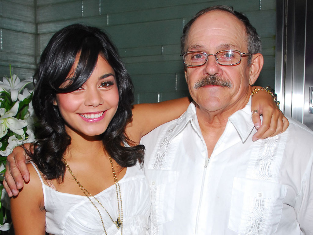 Foto de Vanessa Hudgens  seu(sua) Pai  Greg Hudgens